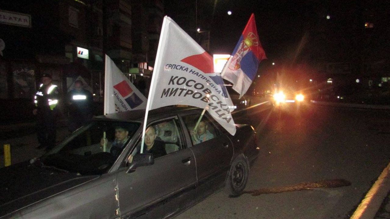 slavlje nakon izbora u Kosovskoj Mitrovici