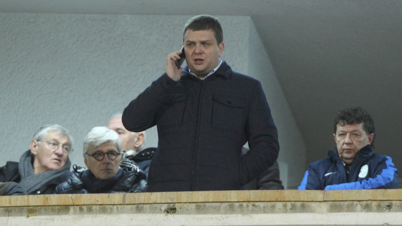 Miloš Vazura u loži stadiona Partizana