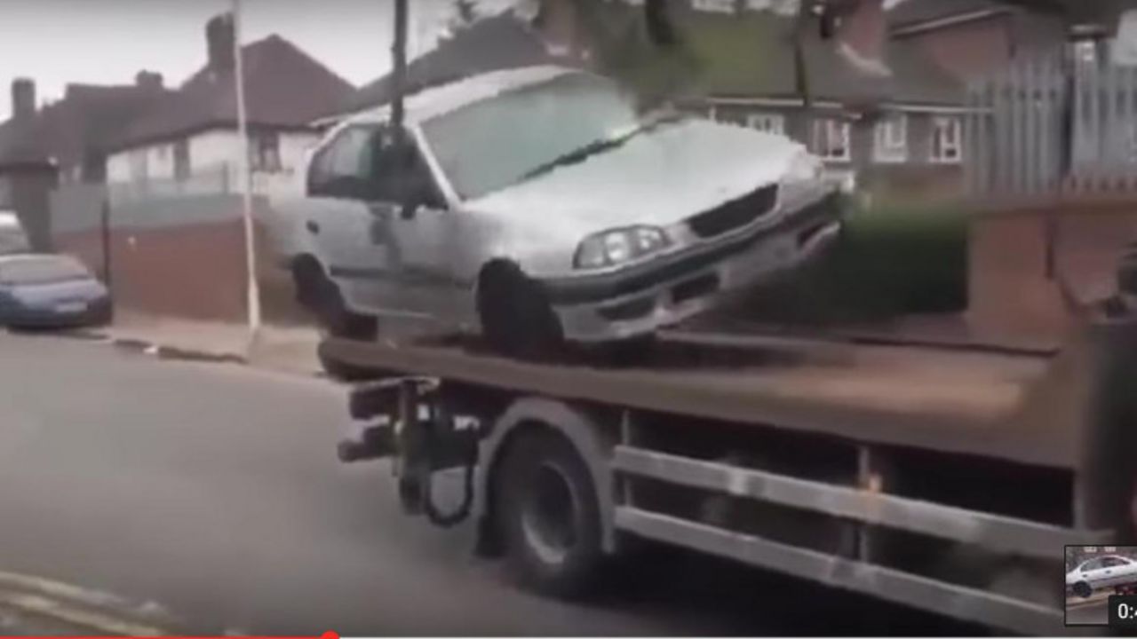 Beži autom sa pauka