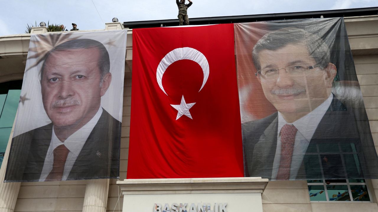 Ahmet Davutoglu i Redžep Tajip Erdogan