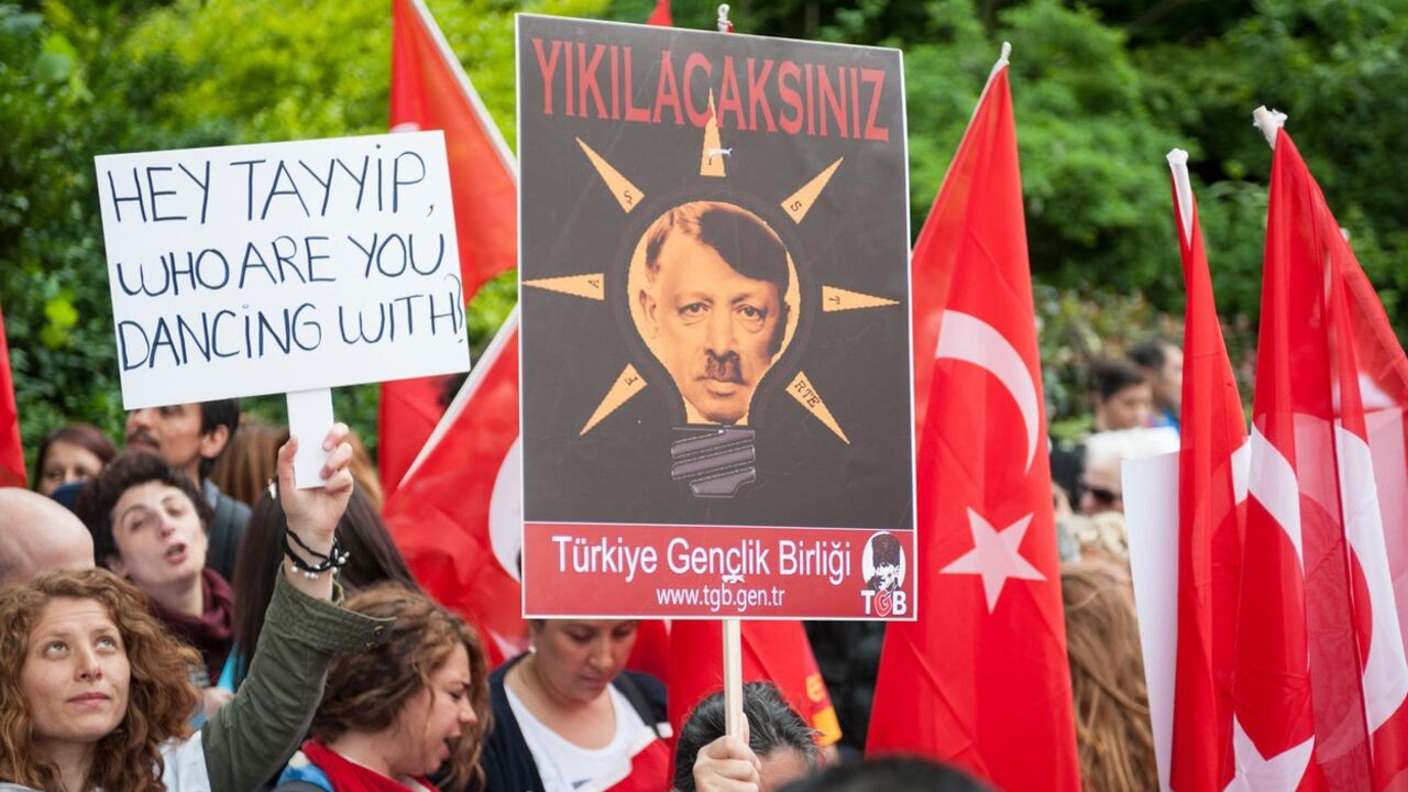 Demonstranti protiv Erdogana