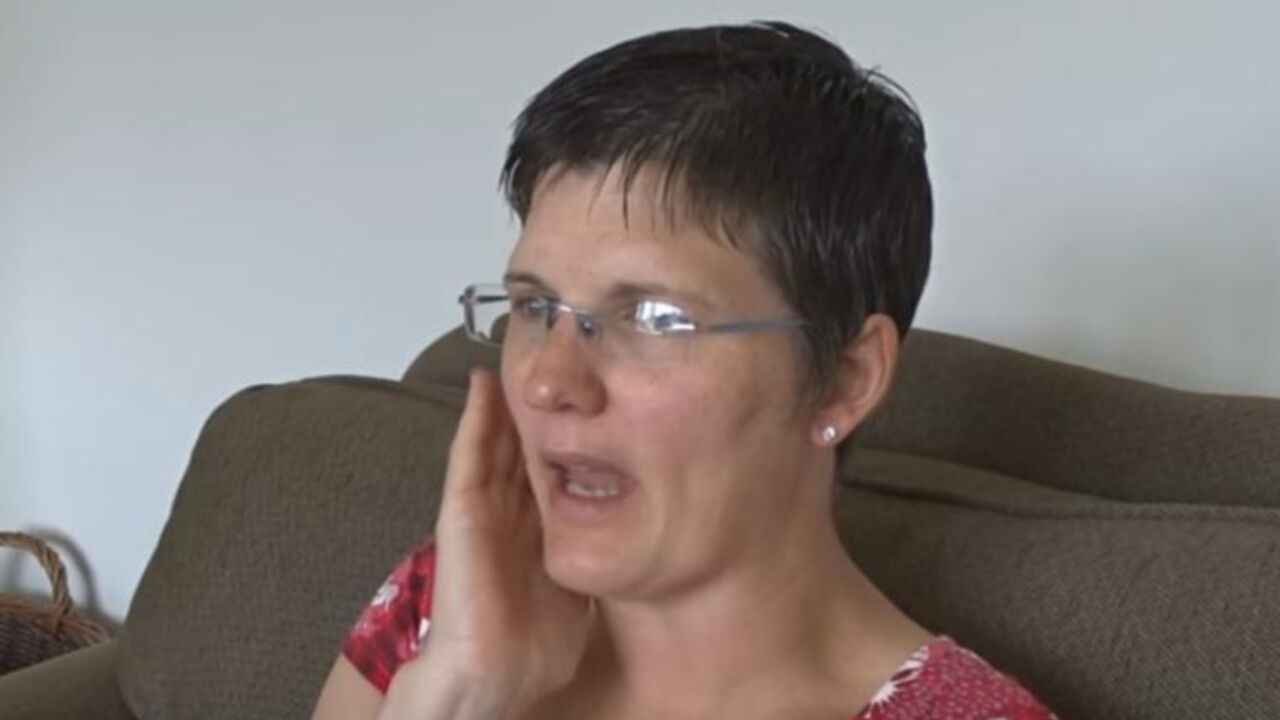 žena