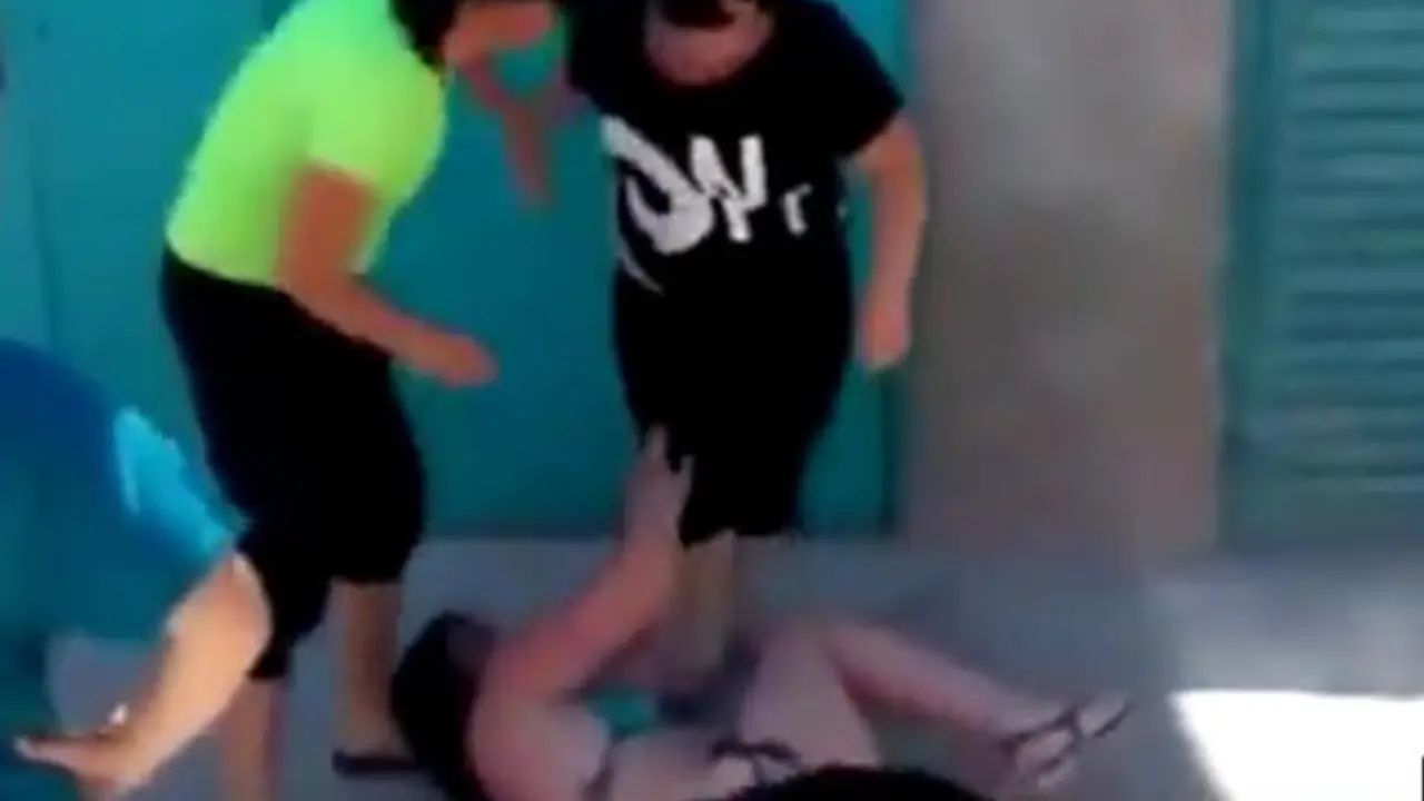 Žene tuku ljubavnicu