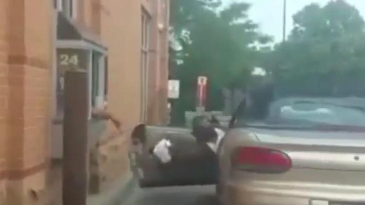 Ispao iz automobila