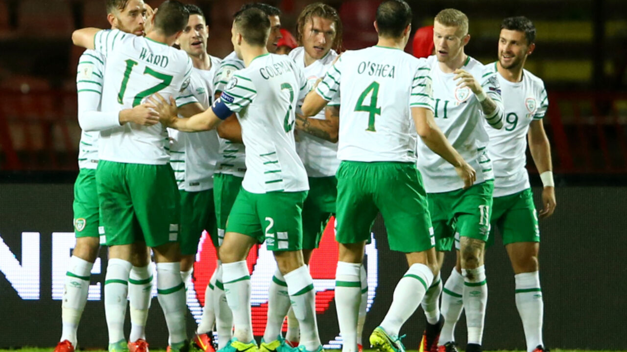 Fudbaleri Republike Irske proslavljaju gol protiv Srbije