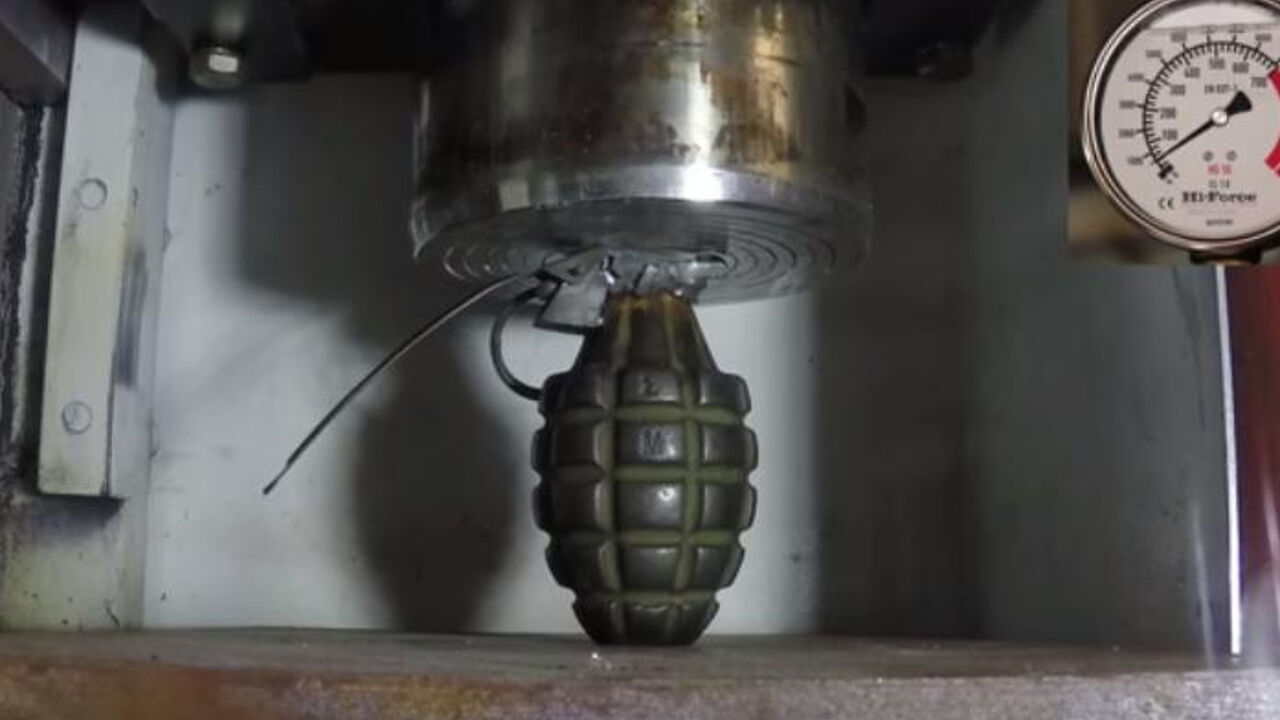Bomba pod presom