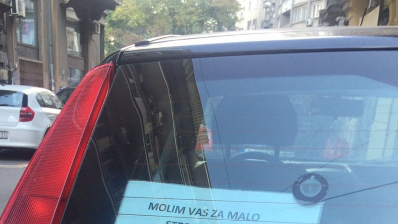 obaveštenje u automobilu