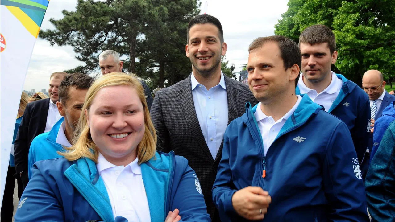 Zorana Arunović, Vanja Udovičić (pozadi) i Damir Mikec