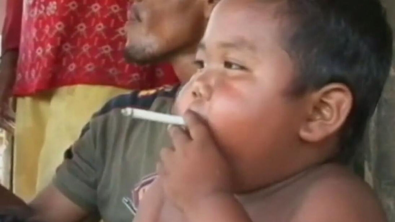 Ardi Rizal sa cigaretom