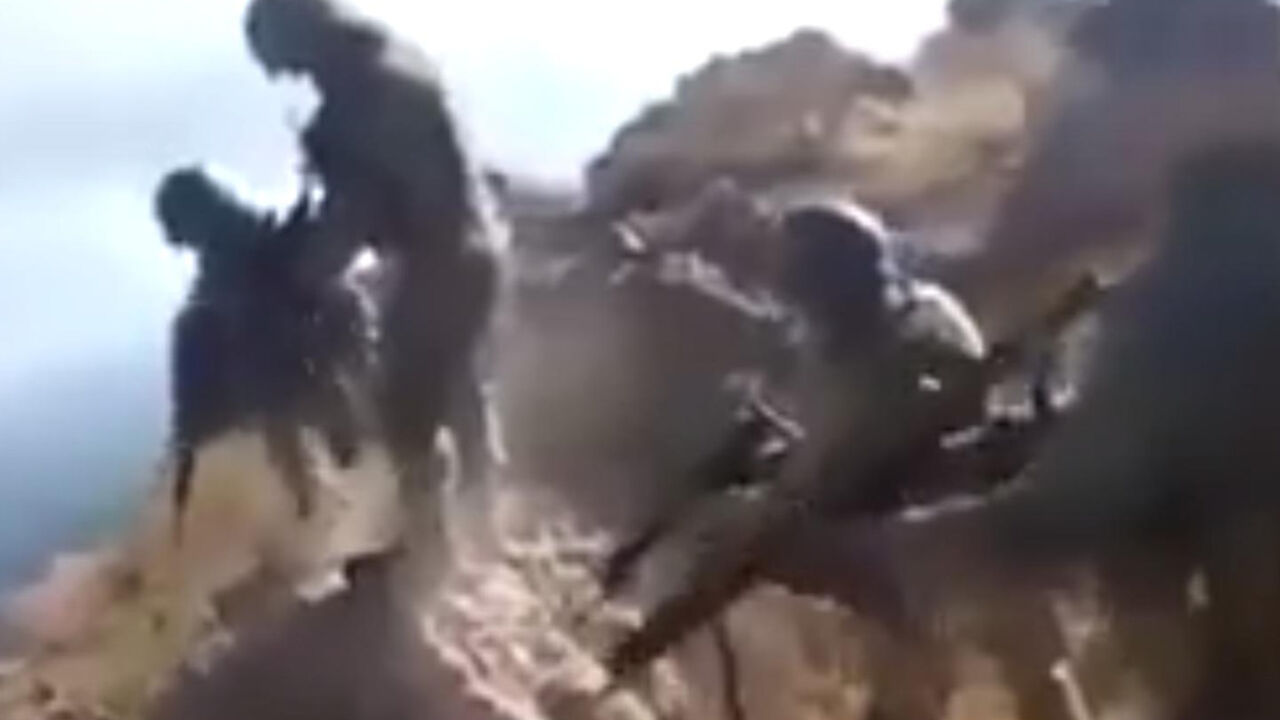 Turski vojnici ubijaju žene kurdskog PKK