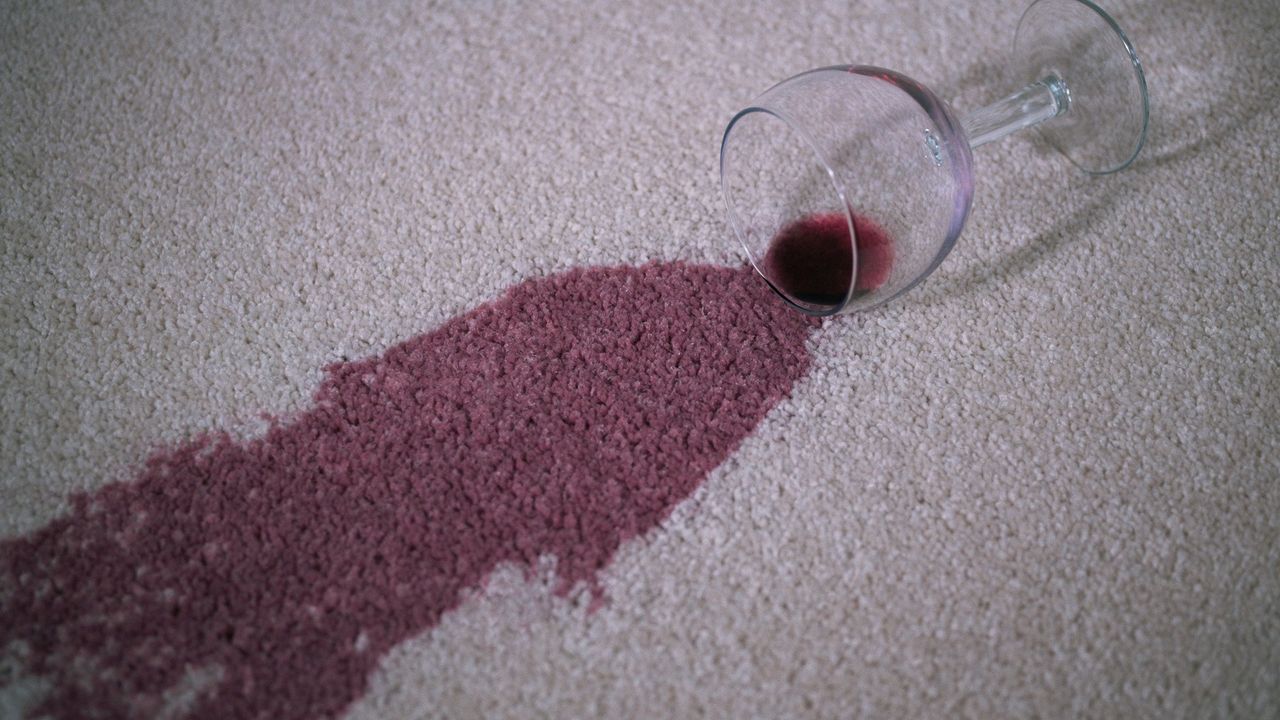 fleka crnog vina