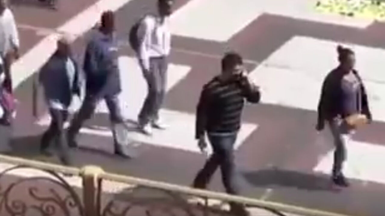 prolaznici na ulici