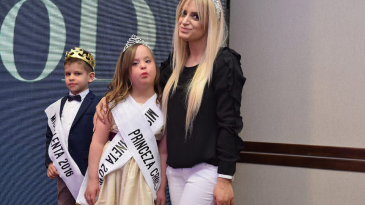 Sara Huremović sa ćerkama