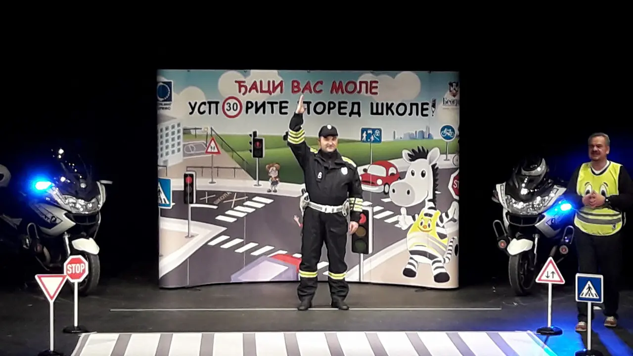 Đaci vas mole usporite pored škole