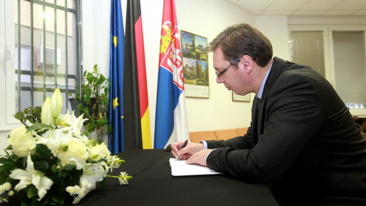 Aleksandar Vučić se upisao u knjigu žalosti
