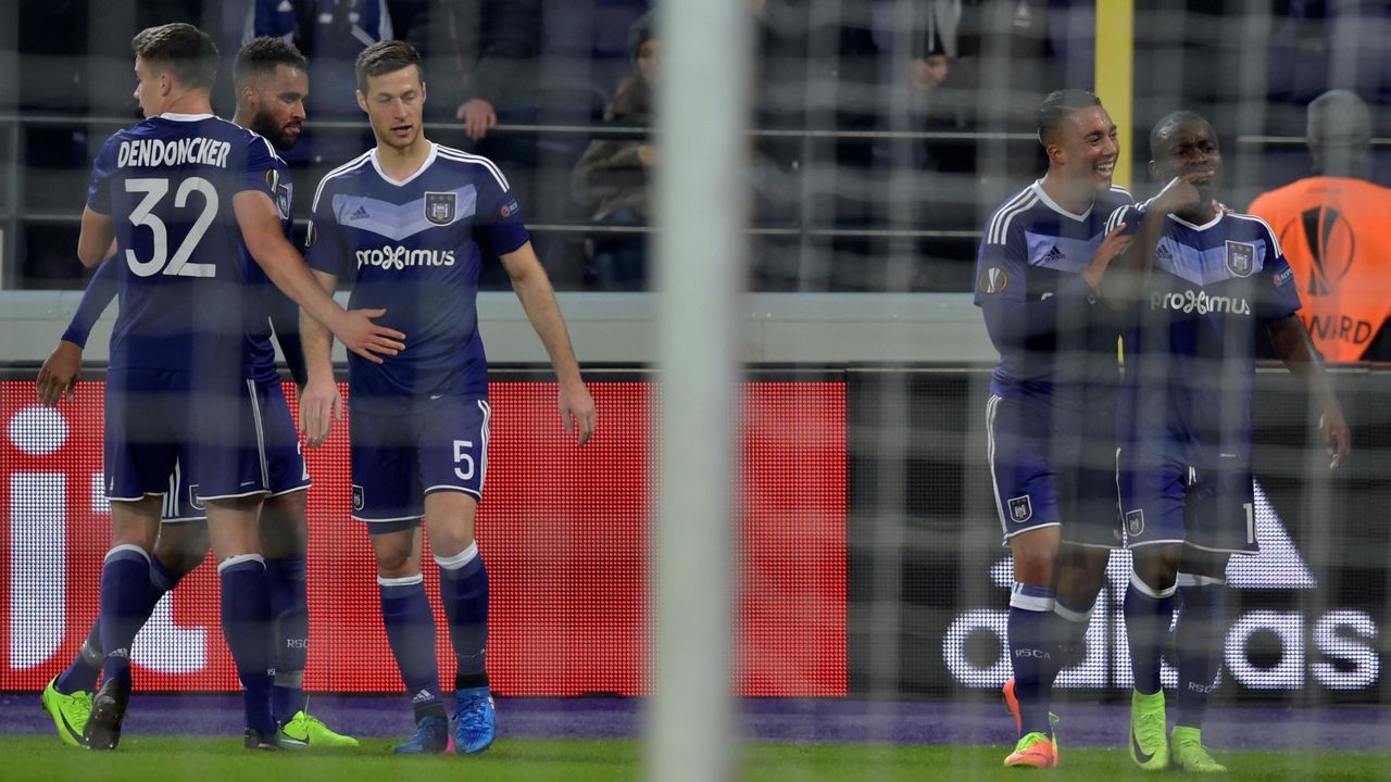 Fudbaleri Anderlehta proslavljaju gol protiv Zenita