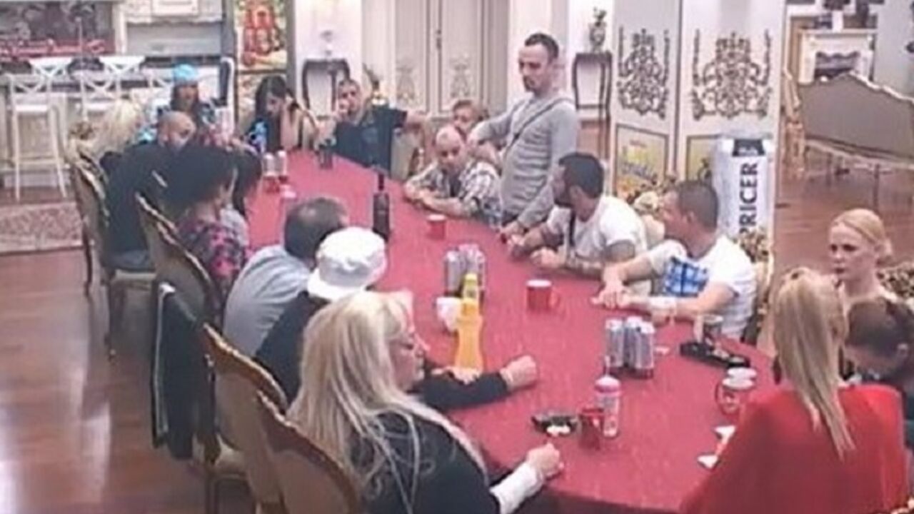 Parovi
