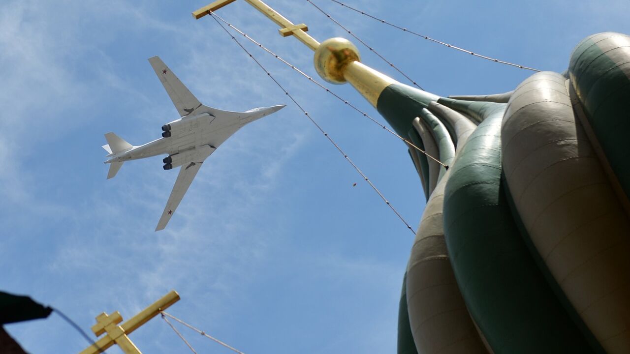Tu-160