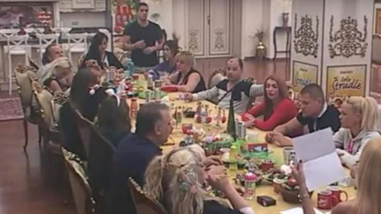 Parovi