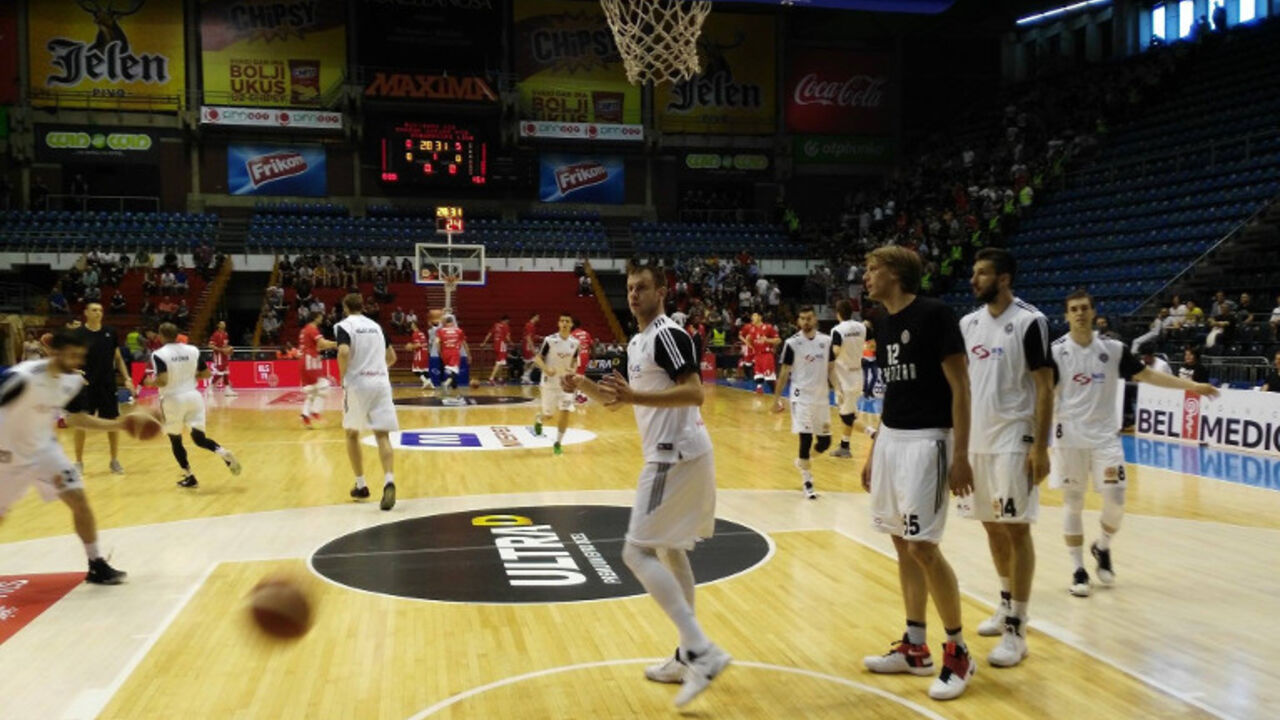 Novica Veličković na zagrevanju pred meč sa crvenom zvezdom