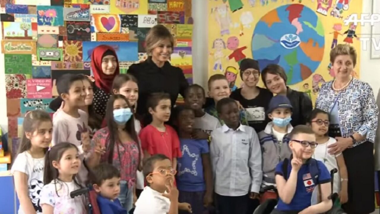 Melanija Tramp u poseti dečijoj bolnici