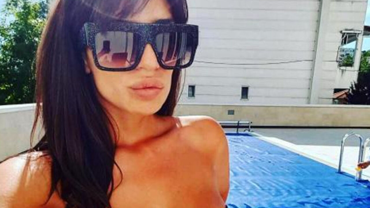 Una Grjić, seksi, seksi slike, sunčanje