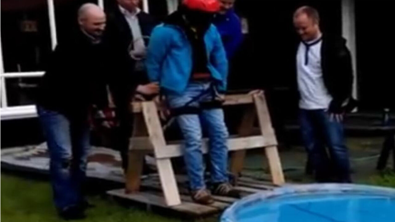 Skok u mali bazen