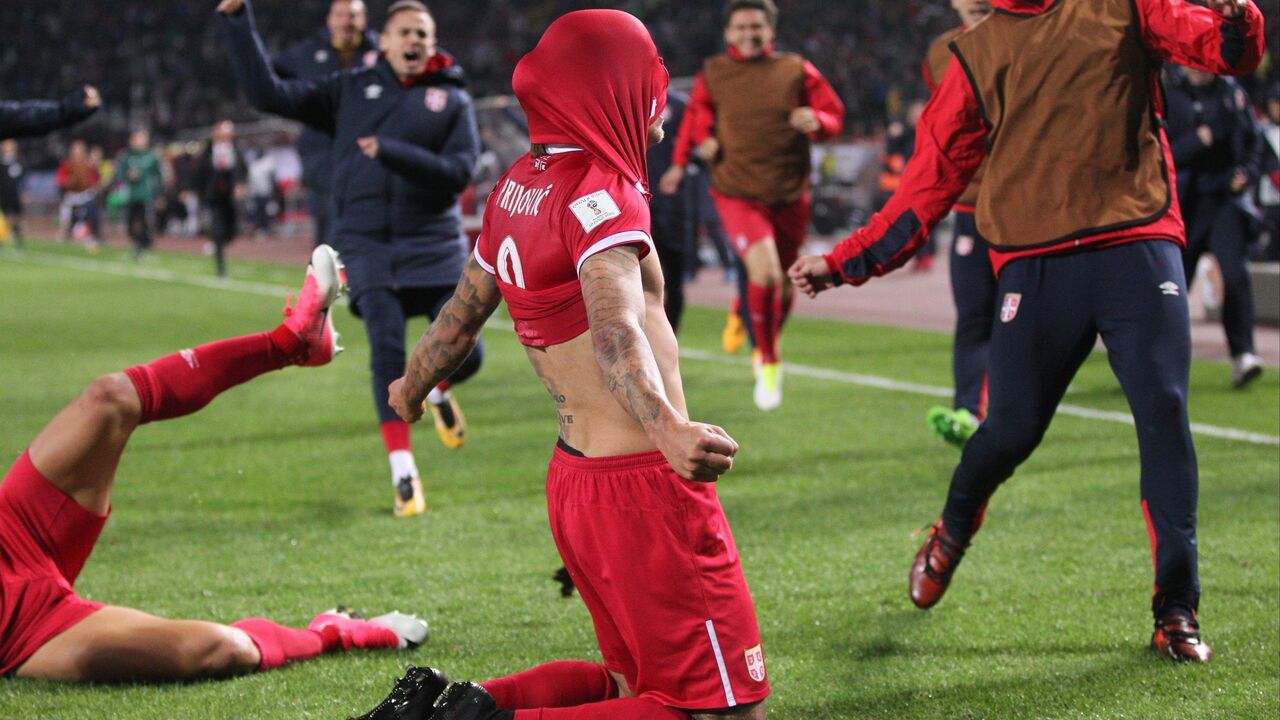 Aleksandar Prijović proslavlja gol Srbije