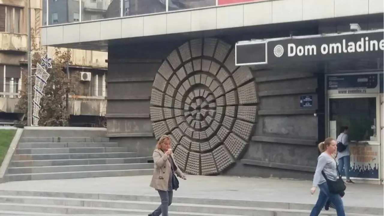 Plato Milana Mladenovića