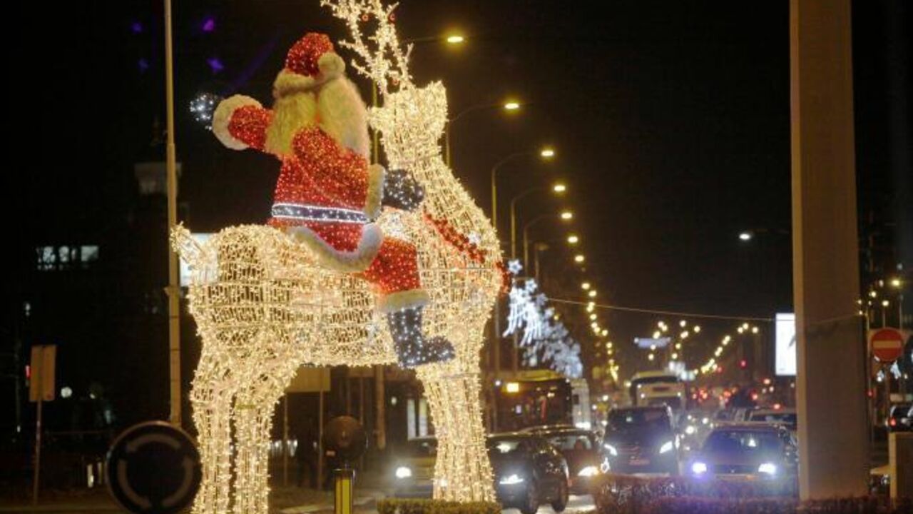 Novogodišnji ukrasi na Novom Beogradu 