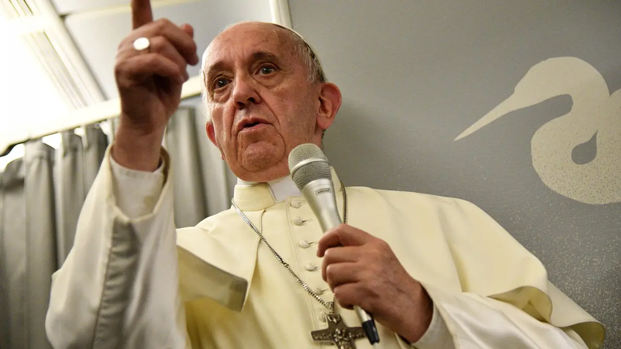 <blockquote class="twitter-tweet" data-lang="en"><p lang="en" dir="ltr">Pope Francis renewed a call for "wisdom and prudence" over US President Donald Trump's controversial decision to recognize Jerusalem as Israel's capital. <a href="ht