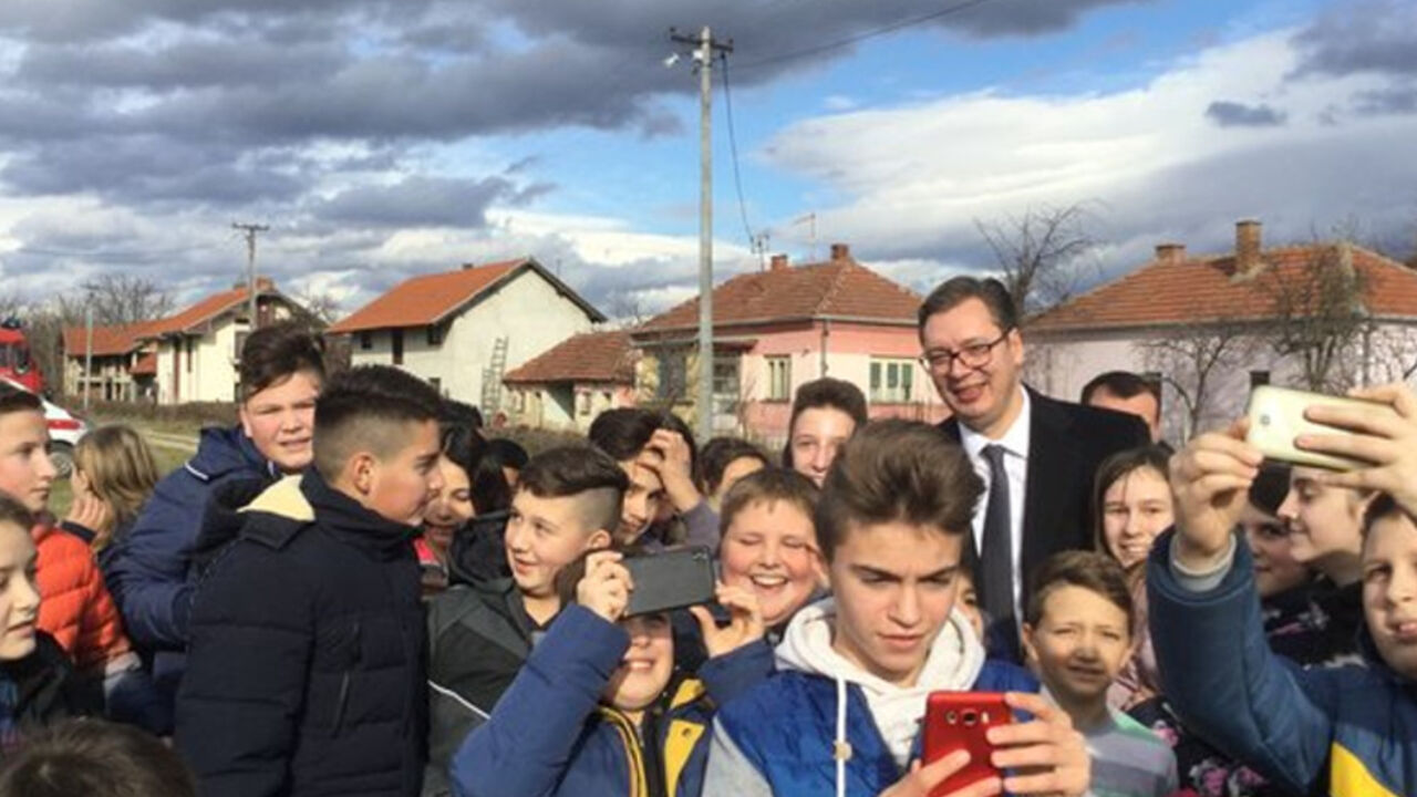 Vučić sa đacima