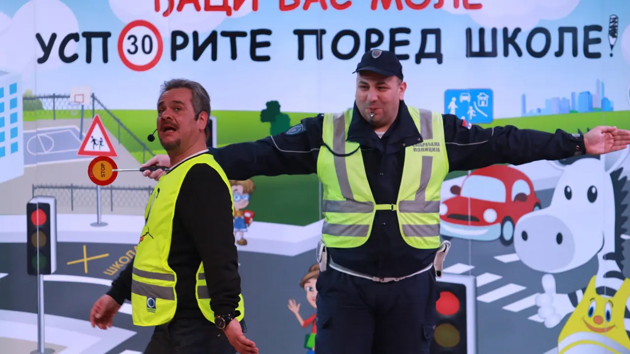 "Đaci vas mole, usporite pored škole"