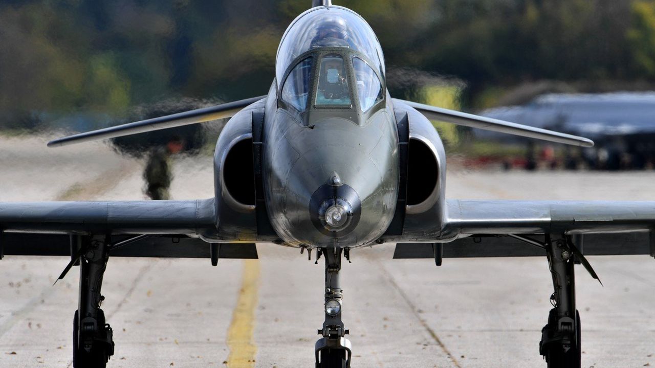 Supergaleb G-4, vojni avion