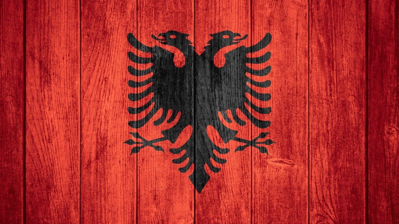 Albanska zastava