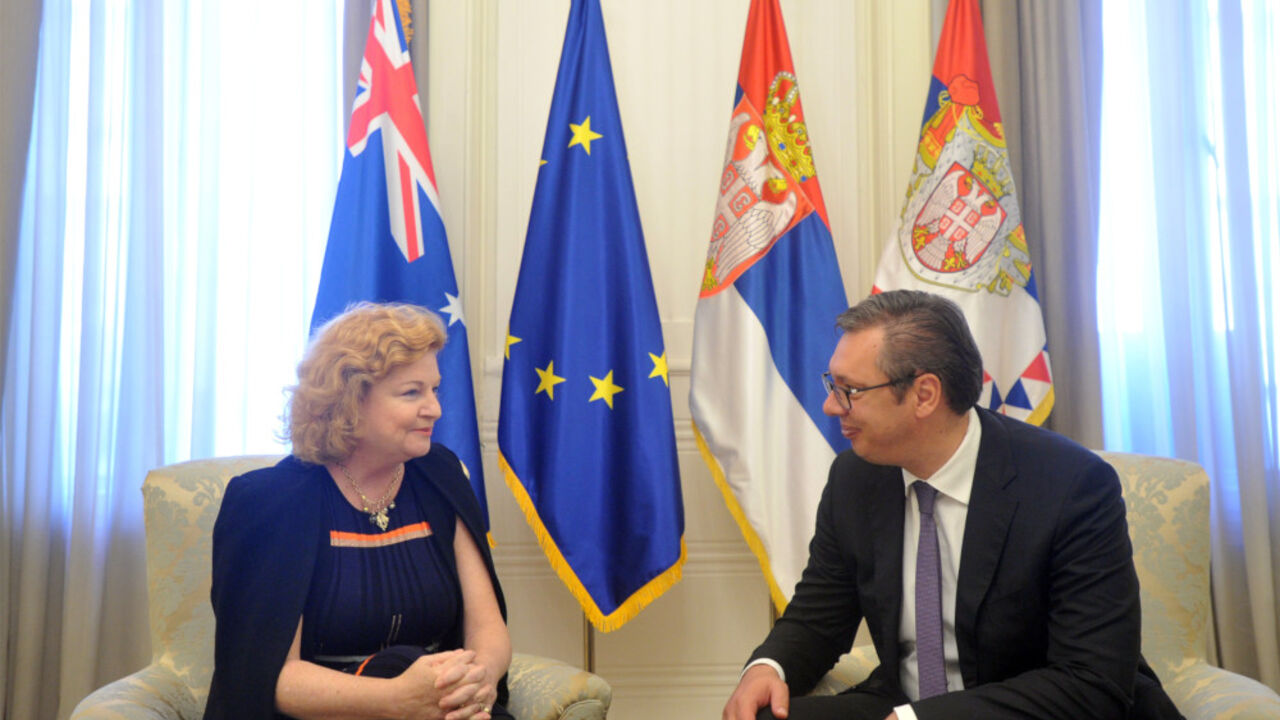 Džulija Fini, Aleksandar Vučić