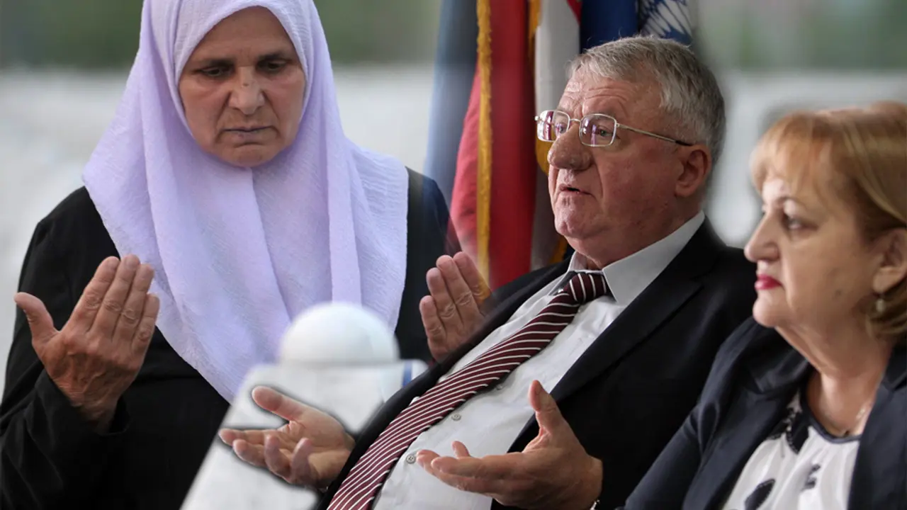 Hatidža Mehmedović, Vojislav Šešelj, Vjerica Radeta