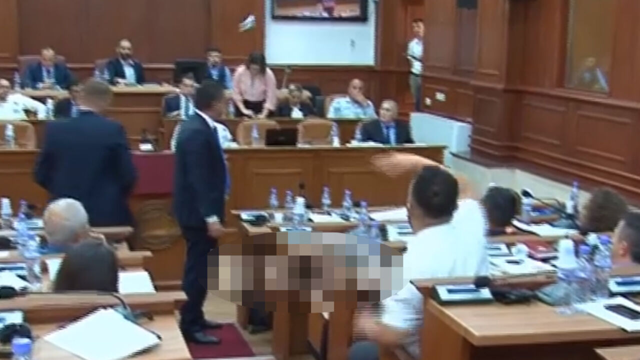 Incident u skupštini na Kosovu