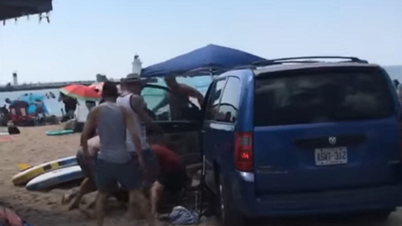 Automobil na plaži