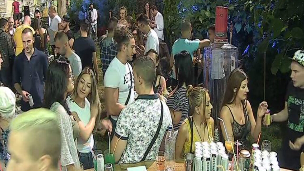 Letnji kamp, žurka