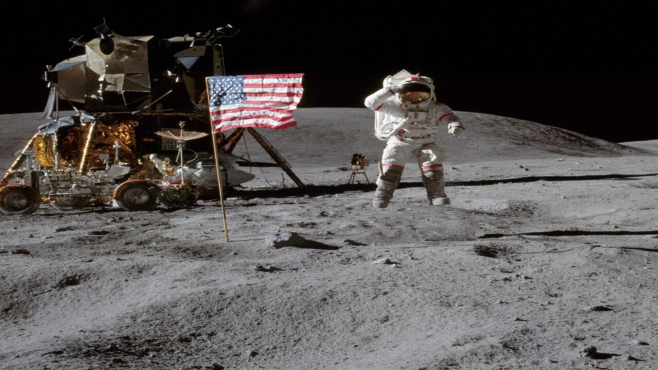 Astronaut na mesecu