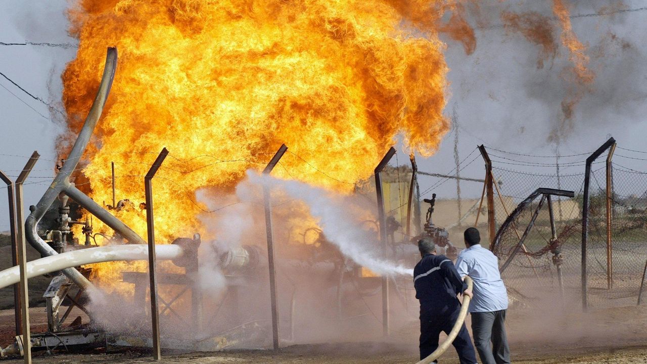 Naftno postrojenje u požaru
