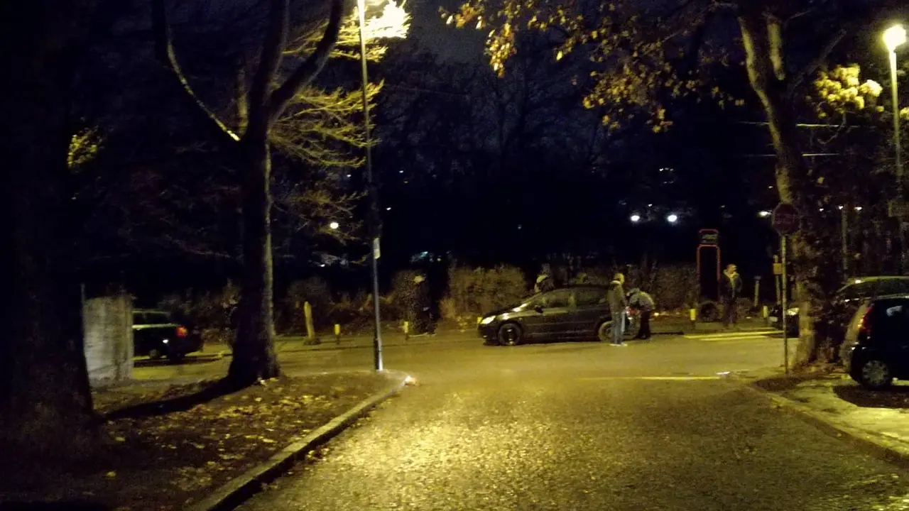 Uništen automobil posle duela Zvezde i PSŽ-a