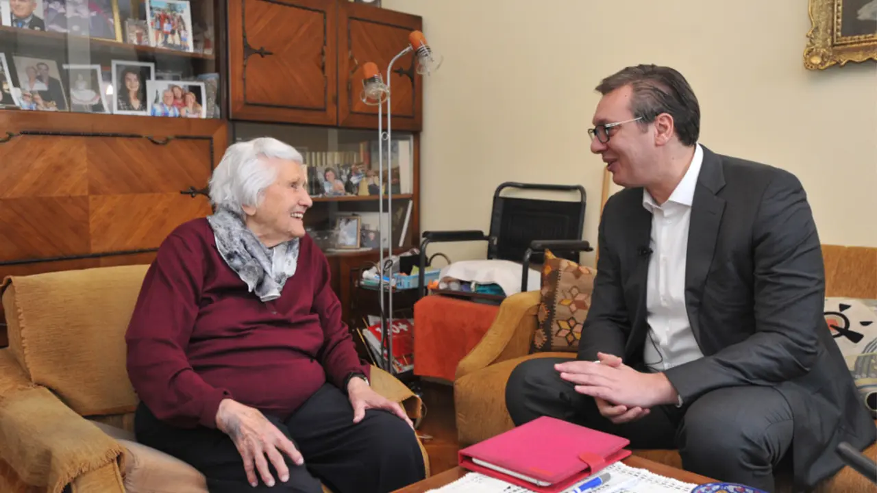 Aleksandar Vučić i baka Nadežda