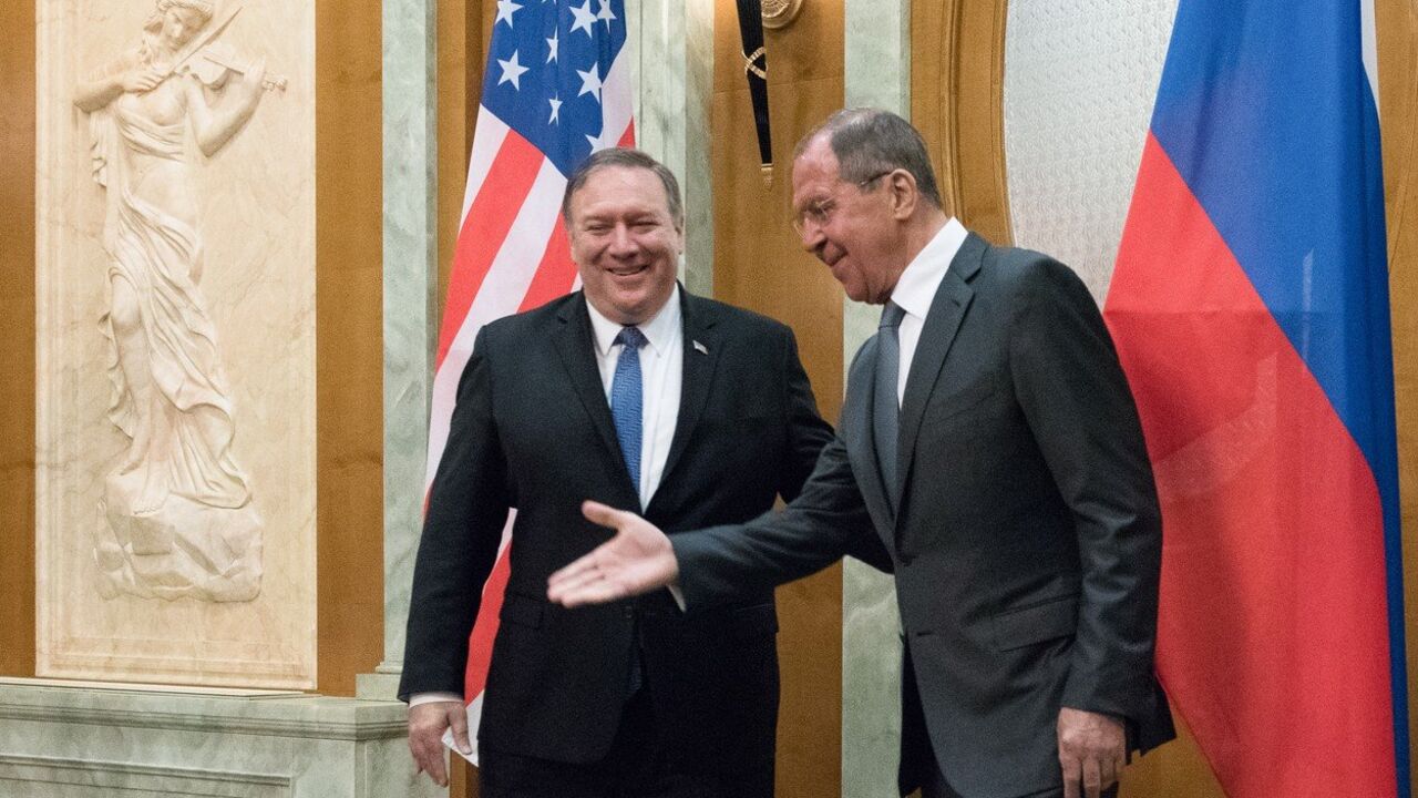 Majk Pompeo i Sergej Lavrov
