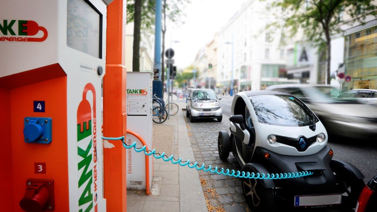 Električni automobil