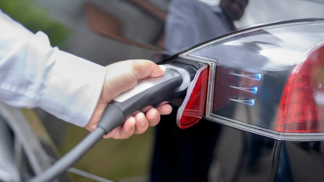 Električni automobil
