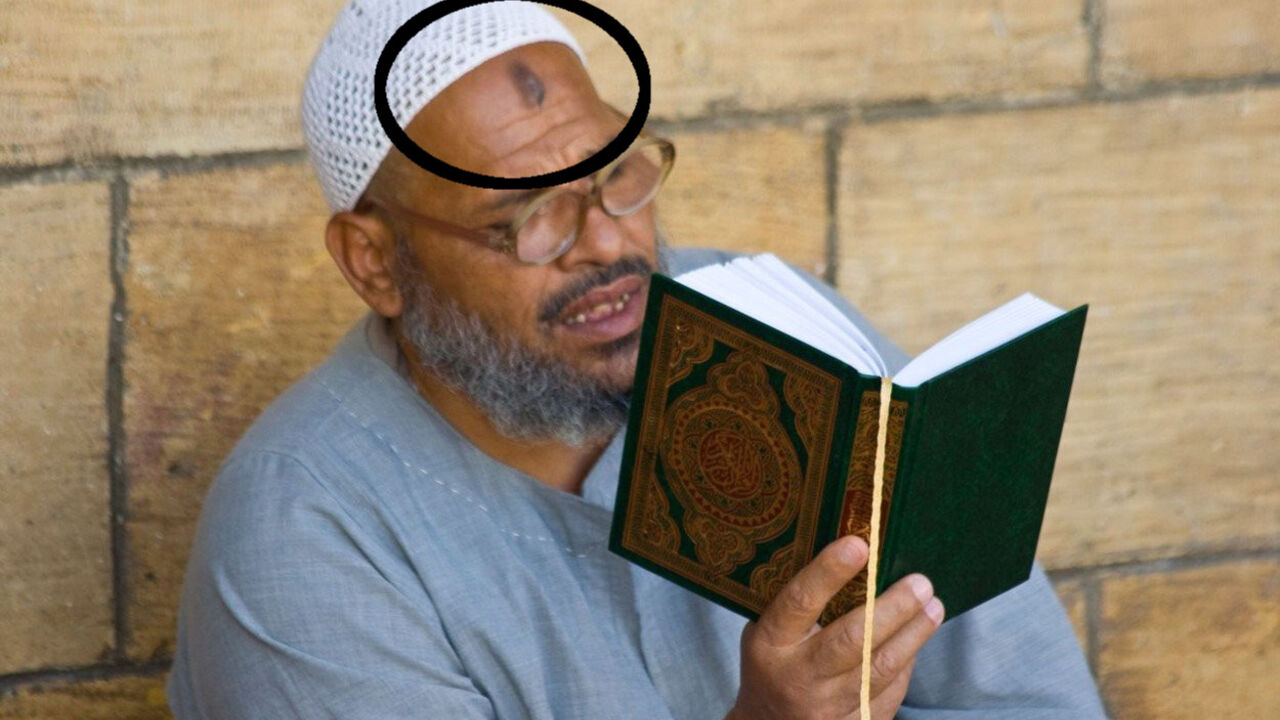 Musliman čita Kuran