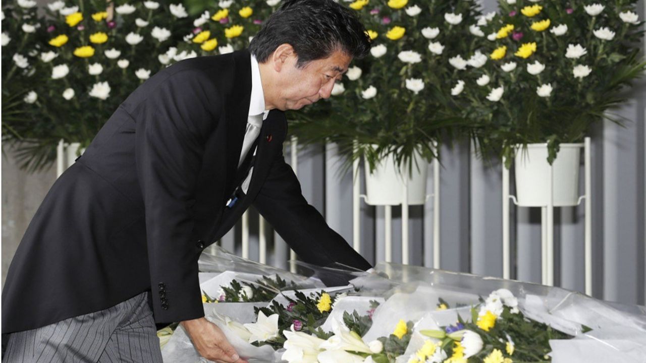 Šinzo Abe na komemoraciji