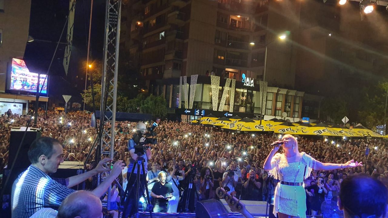 Lepa Brena